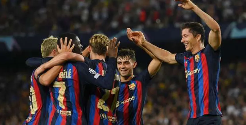 هانز فليك يعلن تشكيل برشلونة لمواجهة يانج بويز في دوري أبطال أوروبا