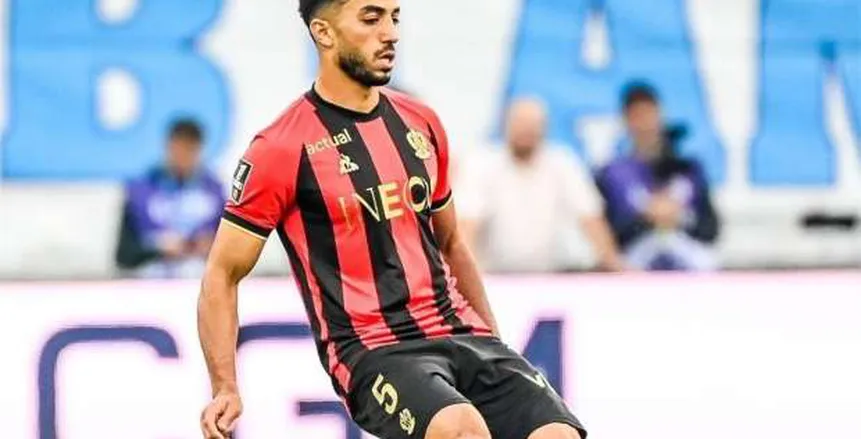 محمد عبد المنعم على مقاعد بدلاء نيس ضد باريس سان جيرمان