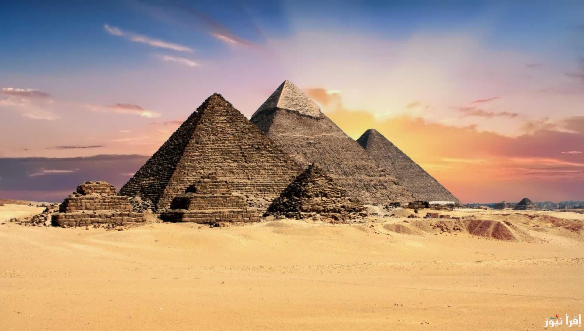 انتشار صورة غريبة عن تغطية الأهرامات في الجيزة باللون الأسود وتفسير الآثريين للظاهرة