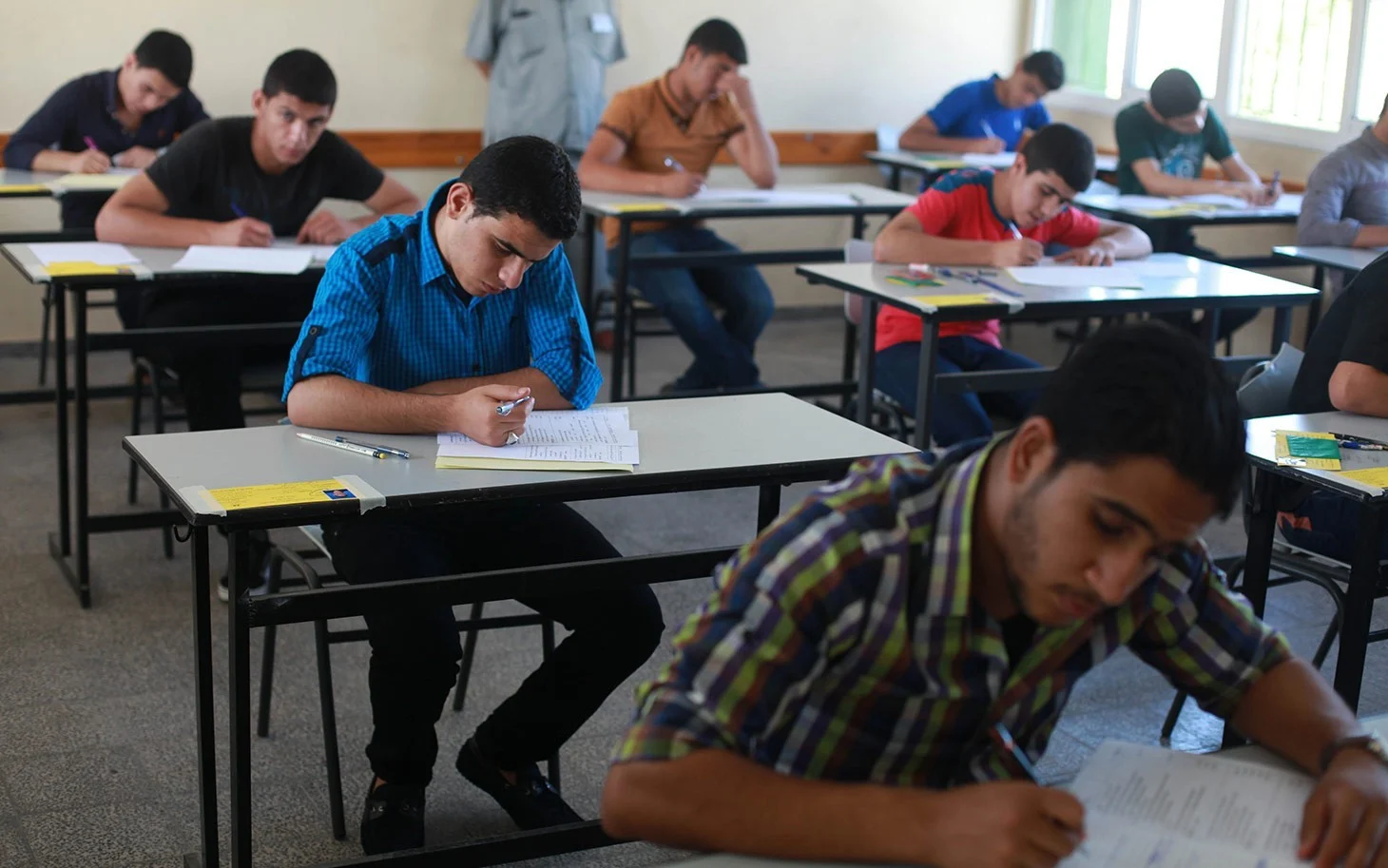 حضر التابلت بتاعك .. تعليمات عاجلة بشأن الامتحانات الإلكترونية لطلاب الصفين الأول والثاني الثانوي