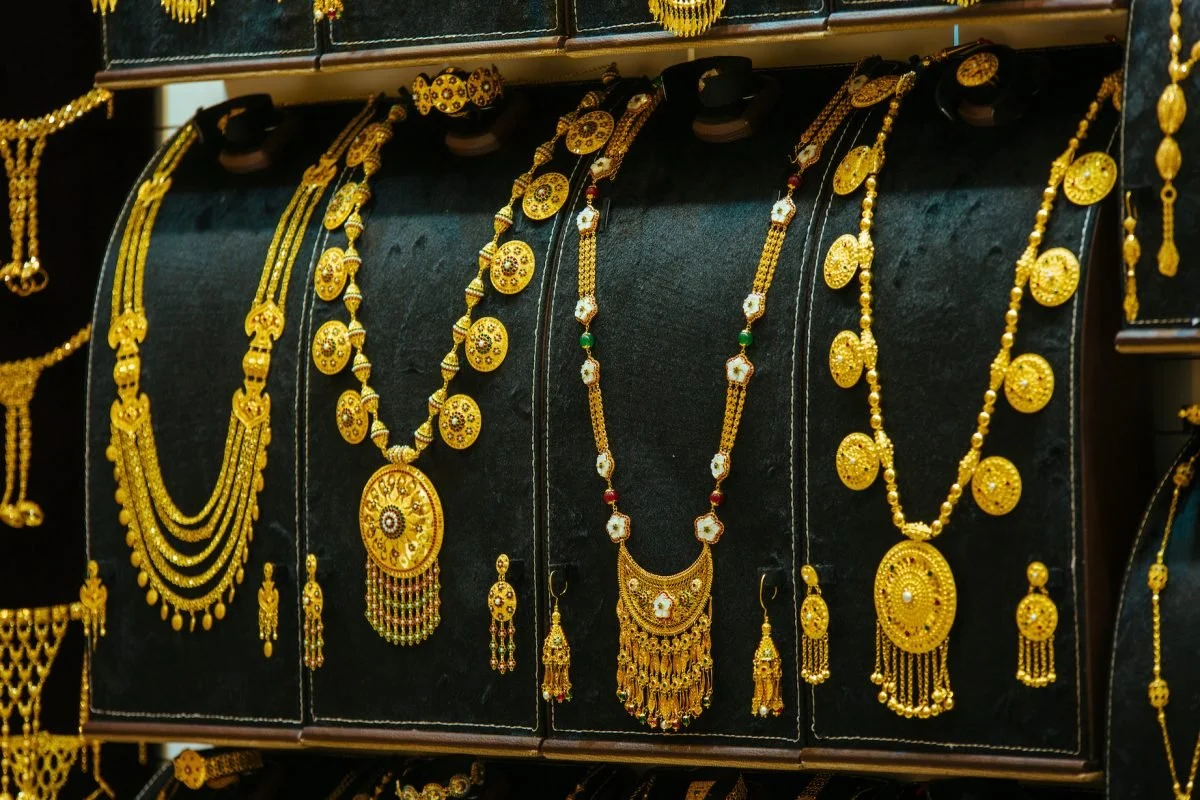 سعر الذهب في السعودية اليوم السبت 7 ديسمبر وسعر عيار 21 وعيار 18 بالريال والدولار