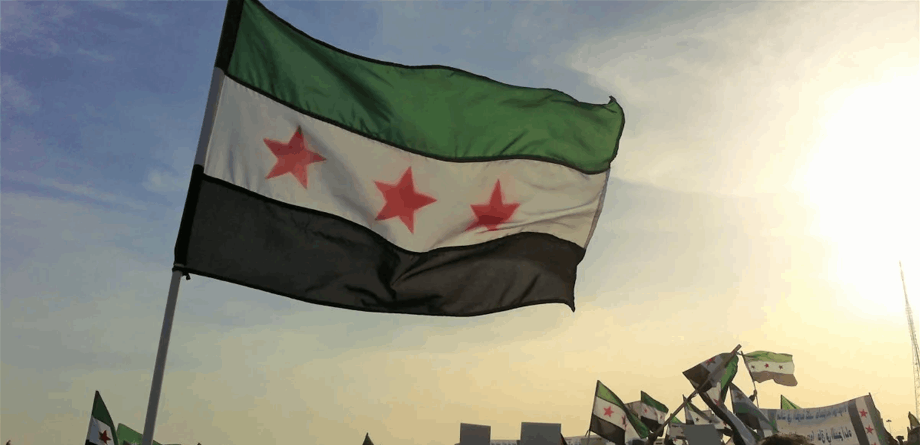 تحميل صور علم سوريا الجديد بعد التحرير 2025 وما هي قصة العلم الأخضر