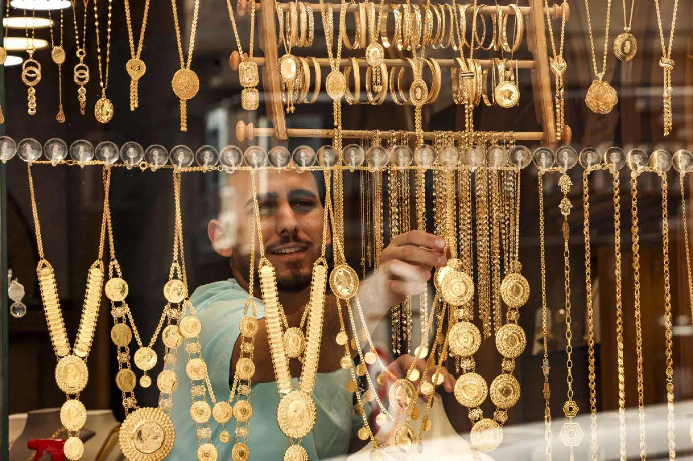 “بكام الدهب دلوقتي؟” اسعار الذهب اليوم الاثنين 20/1/2025 وسعر عيار 21 و18 بالجرام بدون مصنعية في الصاغة