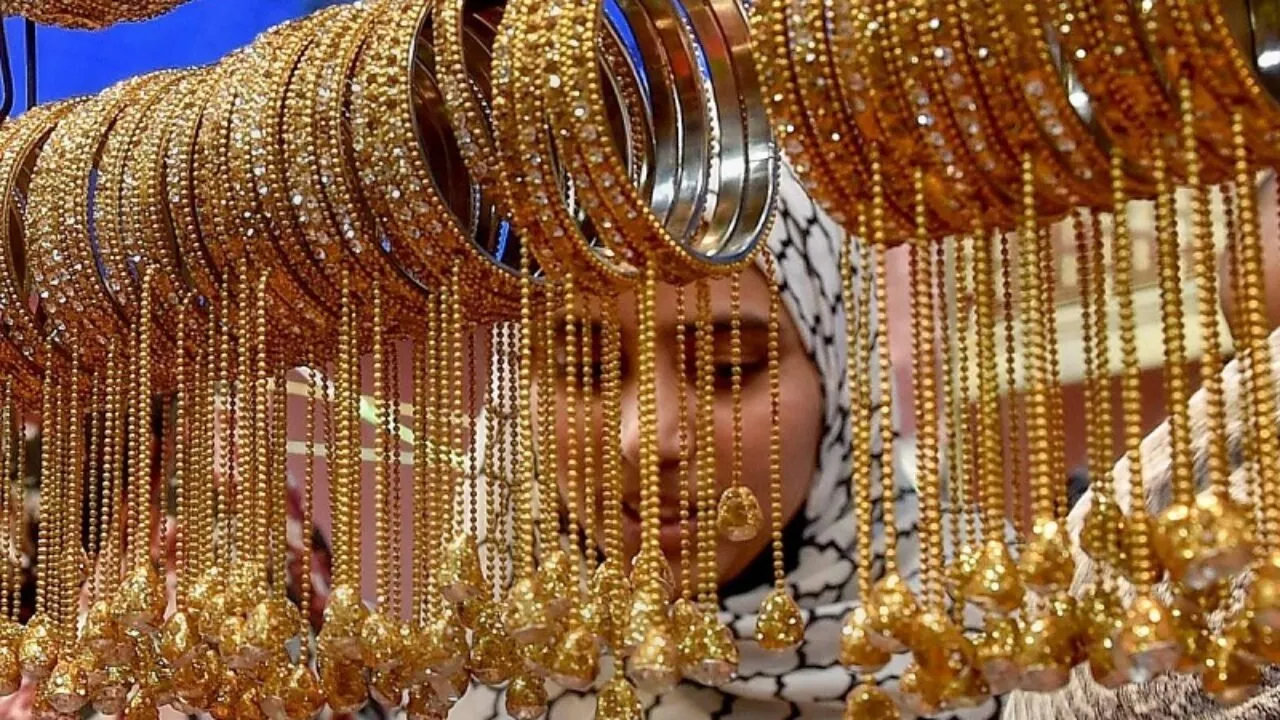“خلاص ركب الصاروخ” اسعار الذهب اليوم الثلاثاء 28/1/2025 وسعر عيار 18 و21 بدون مصنعية في كل محلات الصاغة