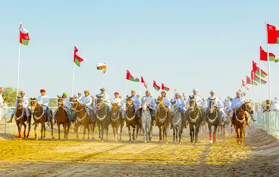 تفاصيل المهرجان السلطاني السنوي لسباق الخيل سلطنة عمان 2025 واهتمام عماني برياضة الفروسية