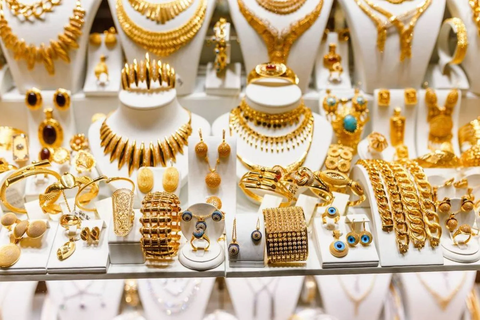 سعر جرام الذهب عيار 21 سعر الذهب اليوم ارتفاع جديد عالميًا ومحليًا مع ختام تعاملات الجمعة