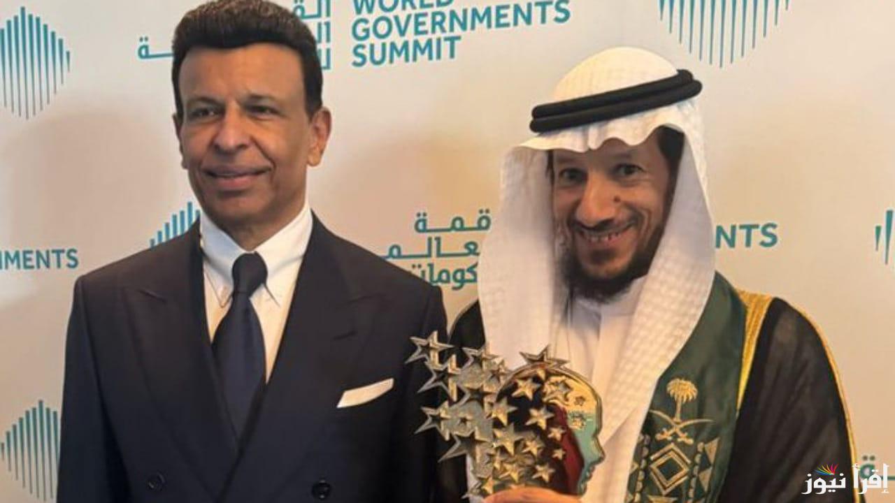 المعلم السعودي منصور المنصور يحصل على جائزة أفضل معلم في العالم فما السبب ومن هو؟