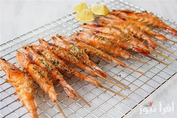 زي المحلات وأحلي.. خطوات بسيطة ومكونات اقتصادية لتحضير الجمبري المشوي في المنزل