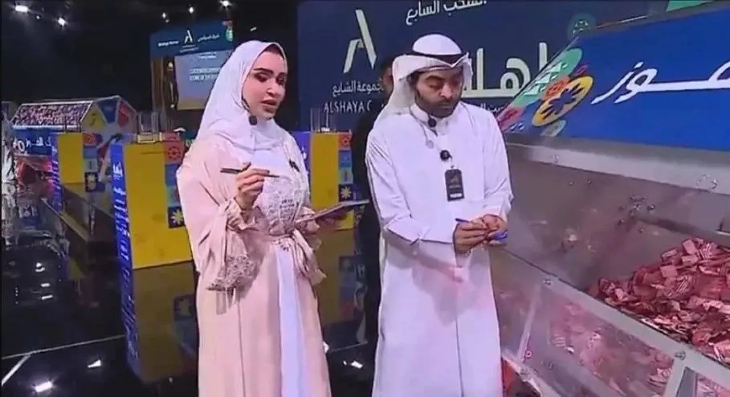 سحب جوائز مهرجان “يا هلا” في الكويت تثير الجدل .. والنيابة تحقق