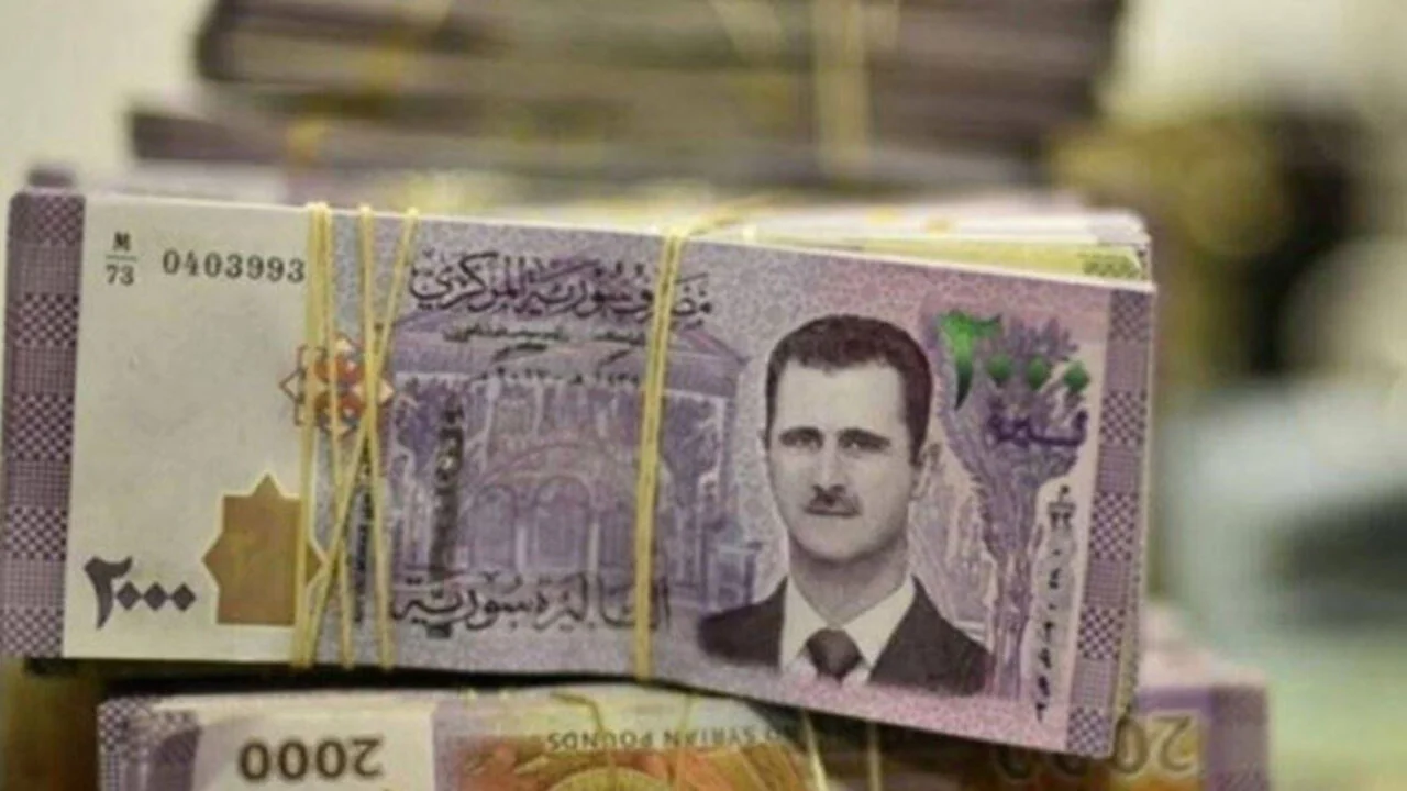 ضربة قوية لليرة.. سعر الدولار مقابل الليرة السورية اليوم الخميس 6 مارس 2025 بالأسواق الموازية
