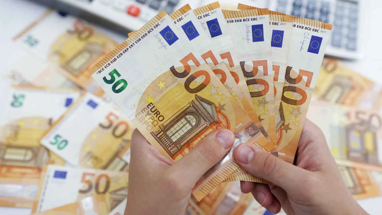سعر اليورو في البنوك المصرية مقابل الجنيه اليوم 29 أبريل 2025