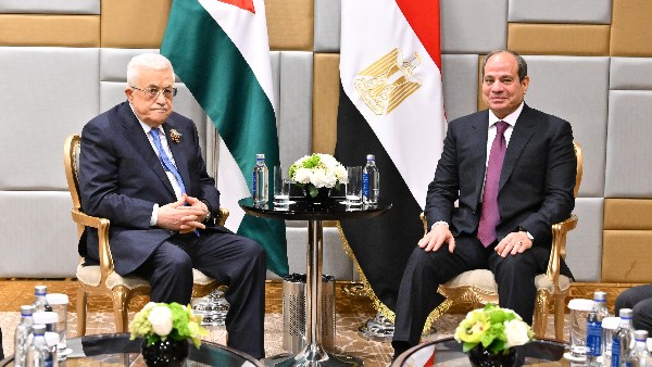 احتفالات يوم النصر.. السيسي يساند أبومازن وينادي بوقف إطلاق النار في غزة